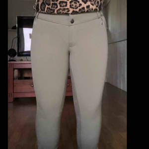  - Ljus gröna ridbyxor använd få gånger pga förstora Silver fickor