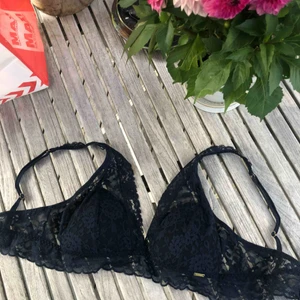  - Jättesöt mörkblå spets bralette från Lindex💙💙💙💙