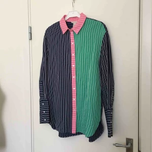  - Fin blockfärgad skjorta med långa manschetter från H&M. Knappt använd!