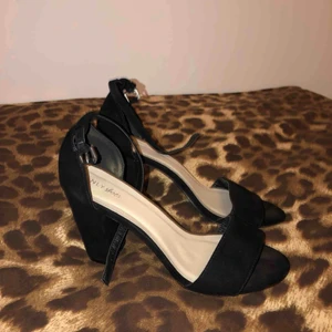  - Frakt tillkommer , ingår EJ 💕