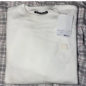 Acne studios  - Snygg sweatshirt från acne studios, köpt för 2000 men aldrig använd (prislapp finns kvar). 