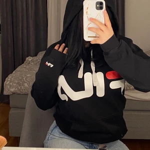 Fila hoodie, unisex, xs - Fila hoodie i storlek xs som även är i unisex! Frakt tillkommer med 60kr🌷