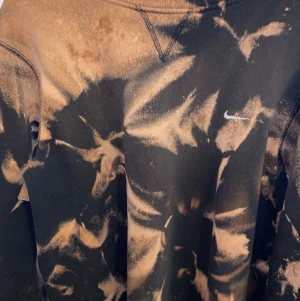 Blekt nike  - En super fin och skön nike tröja som jag har blekt själv❣️