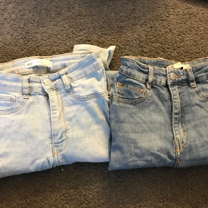 Gina tricot jeans  - Molly jeans från Gina 200kr styck eller båda för 350. Kan mötas upp i Stockholm annars är det + frakt på priset om inget annat sägs☺️