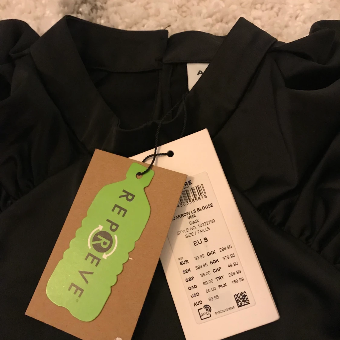 Silkesaktig topp/blus med puffärmar - 91