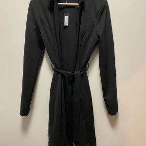 Kappa från Nelly  - Stl L. Aldrig använd, lappar kvar. 