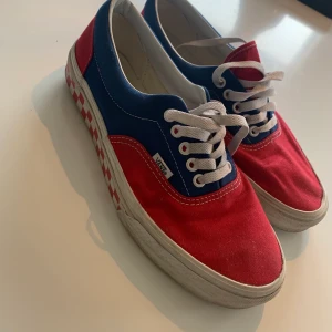 Vans stl 42 - Använda 2-3ggr och köpta i New York för ca 1-2år sen.