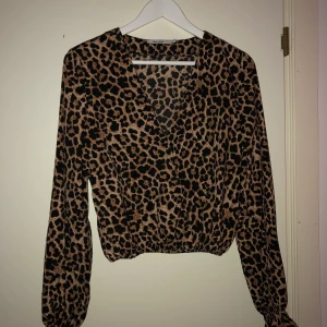 Leopard mönstrad blus - Helt oanvänd blus från NA-KD.🌸🌸