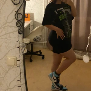 2pac t shirt - Skit snygg 2pac t shirt som jag säljer. buda i kommentera ✨💗