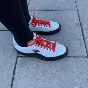 Sneakers från Han Kjøbenhavn x Puma project 4 - Supersnygga sneakers, knappt använda i strl 38,5 säljes pga för små. Alltså = nyskick! Finns i Stadshagen, Stockholm. 