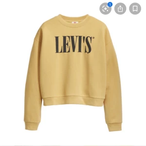 Levis tröja  - Gul croppad Leviströja💛 köpt på Plick, säljs för att den inte passade mig:/ fint skick💛 köparen står för frakten. Skriv privat för fler bilder:)