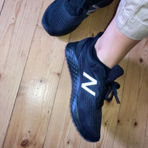 New Balance FreshFoam - Ett par träningsskor från New Balance i strl 38. Knappt använda! Säljer dem då de inte passar min stil! 