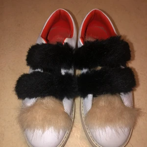 Skor från Zara - ”Puffiga” hästskor från Zara i storlek 39. Säljs då de inte kommer till användning längre. Frakt tillkommer på 44kr