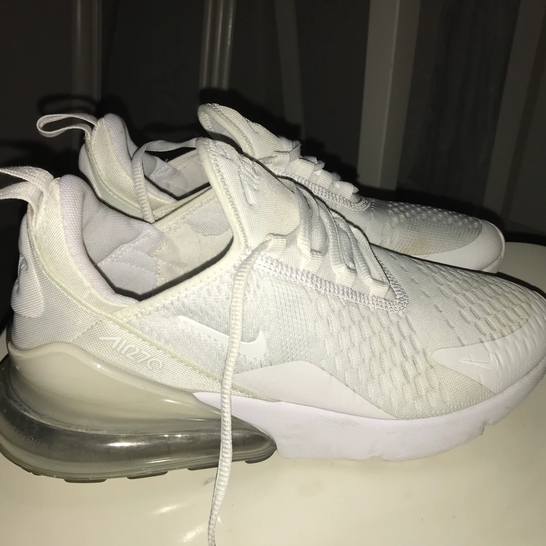 Nike Air Max 270 vita i strl 40  - 90