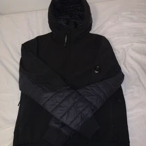 Cp Company jacka 4000 ny pris mitt pris är 2000 tags finns kvar - Jacka