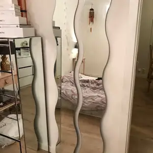 Fin ny spegel som säljs. 