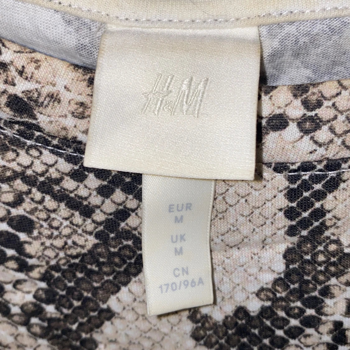 Ormmönstrad tröja - 91