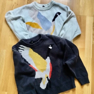 H&M koftor oversized S/M - Vit i storlek S, blåa- M men båda kan passa till xs-L de är oversized. En 40, båda 70 kr.