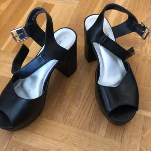 Skor  - Fint skick men frakt ingår ej 