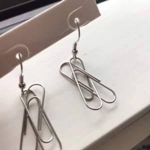 Öronhänge - Handgjorda öronhänge. 26kr o porto ingår.   (🖇)