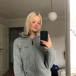 MARQY Zip hoodie - En snygg Zip hoodie från MARQY classic. strl 170/178, men passar S. Den är sjukt bekväm och lite oversize💙