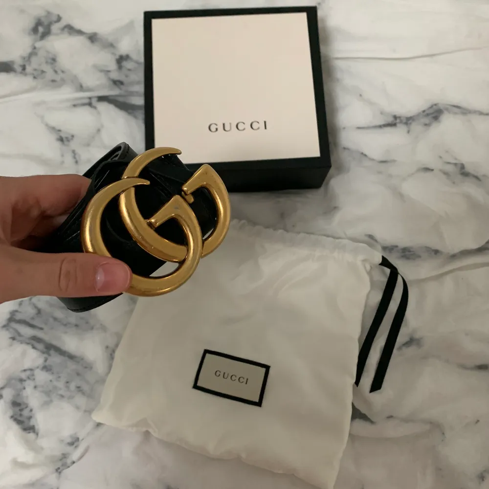 INTRESSEKOLL på mitt gucci bälte! Beställde det 2019 från Guccis hemsida så har tyvärr inget kvitto! Självklart äkta! Köpt för ca 4000kr. Bra skick! BUDA I KOMMENTARERNA💚  Högst bud just nu: 900 + frakt❤️. Accessoarer.