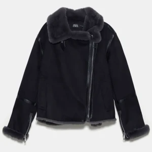 Zara jacka - Jacka från zara med skön och fluffig insida i storlek M, knappt använd 