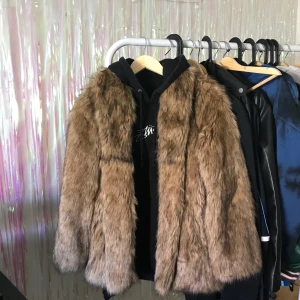 Fuskpälsjacka - Faux fur jacka från ASOS storlek 36. Använd fåtal gånger.