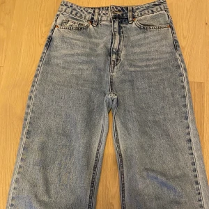 Vida jeans - Helt nya jeans, prislappen sitter kvar. stl 36