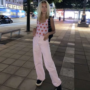 Byxor  &Other Stories - Ljusrosa vida byxor i från &Other Stories! Använda cirka två gånger! Storlek 25🌈💕❤️