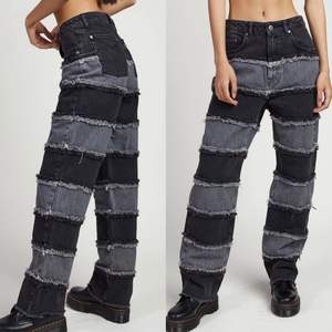 Säljer dessa skitsnygga patchwork jeans från Ragged Priest. Slutsålda o deras mest sålda storlek (24/S). Helt nya med lappar  kvar. Säljer för samma pris jag köpt för 🌸