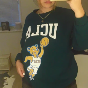 Ulca sweatshirt - Ucla sweatshirt som är i nyskick och som inte används. Frakt på 63kr💚🧸