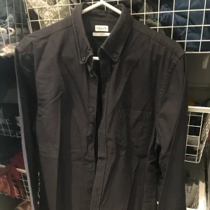 Filippa K skjorta svart storlek S - Filippa k skjorta i storlek S svart färg 