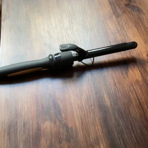 Locktång - Locktång som fungerar felfritt. Ger bra, hållbara lockar. Jag har bara för många locktänger så försöker göra mig av med några. 