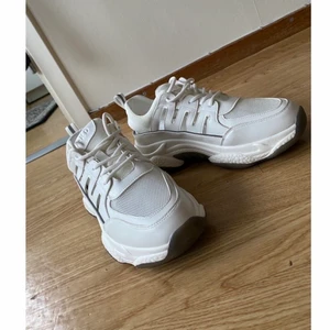 Nakd sneaker slutsålda! - Storlek 39/40!!! Använda en gång i några timmar. Säljer då dom är för små för mig. Kan mötas upp men även frakta 🌸