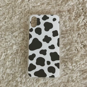 Fint telefon skal! - Cowprint telefon skal som aldrig är använt. Originalpris: 50 kr Mitt pris: 20