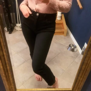 ZARA jeans - Jeans från ZARA strl 38 känns som 36. Knappt använda! Säljer på grund av att dem ej passar mig. 