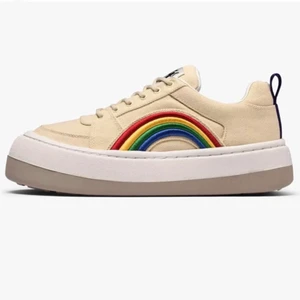 Coola & trendiga Eytys  - Jättefina och trendiga! Bra skick 💕str 38, stora för storleken💕, lite smått använda men de är inga jätte tydliga synliga teckna men väldigt bra skick