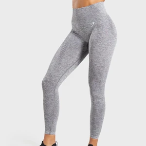 Gymshark tights - Säljer dessa helt oanvända träningstights från gymshark, endast testade. I storlek S. Swish finns och köparen står för frakten 🥰 orginal pris på dessa är 550kr 