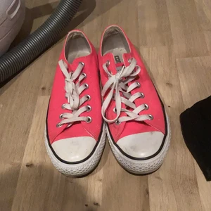 Converse storlek 39 - Neon rosa. Storlek 39 