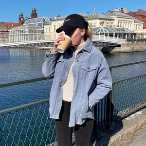 Jättefin manchester jacka!!  - Superfin blå manchesterjacka från Zara i strl 34/xs! Endast använd ett fåtal gånger så är i väldigt bra skick! 💙