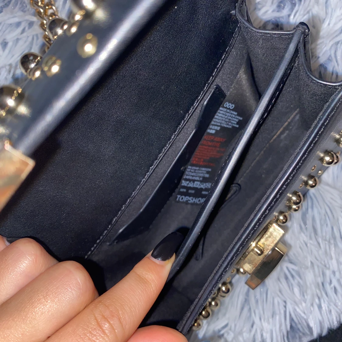 Väldigt fin liten väska ifrån topshop. Köpt för ett par år sen men inte vart så användbar för mig. - 90