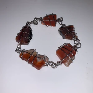 Armband  - Coolt armband med stenar 