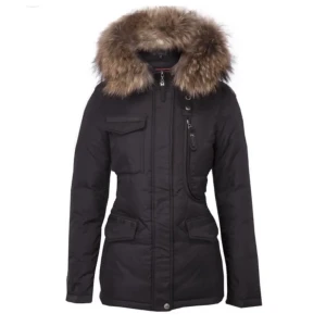 Livigno Jacka Hollies - Köpt förra vinter, knappt använd. Nypris 4499kr. Vid snabbare köp priset kan diskuteras!