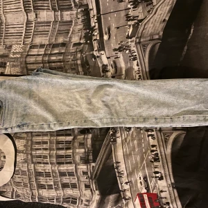 Blåa jeans - Blåa jeans från HM i bra skicka.