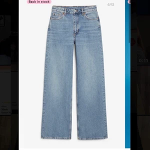 Monki byxor - Super snygga monki byxor, bilderna är från deras sida men de är fortfarande i bra skick. Modell Yoko, storlek 26. Köparen står för frakten