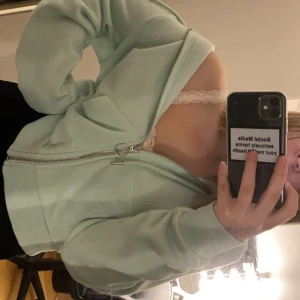 Dragkedja hoodie  - ifrån NewYorker, väldigt fin färg o skön 💞