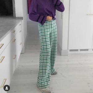 Sökes!! - Söker dess byxor eller liknande i stl 42