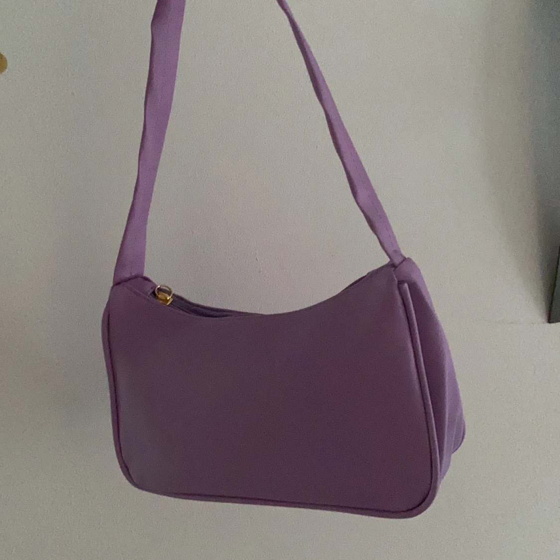 superfin ljuslila shoulder bag - oanvänd! - 90