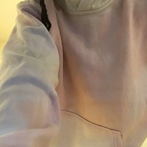 En snygg hoodie från weekday  - Har knappt kommit till användning✨köptes för 400kr 